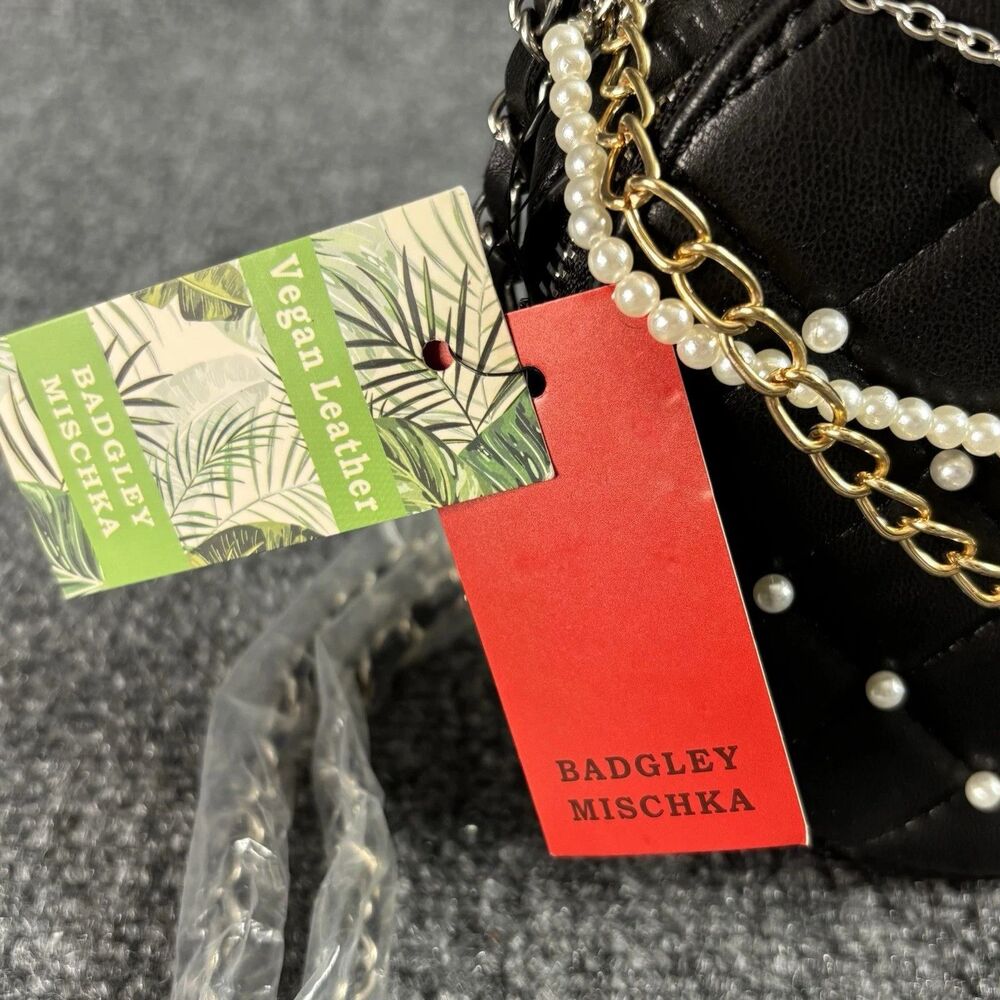 BADGLEY MISCHKA Round Diamond Quilted Crossbody with Pearls NWT - Picture 2 of 10
